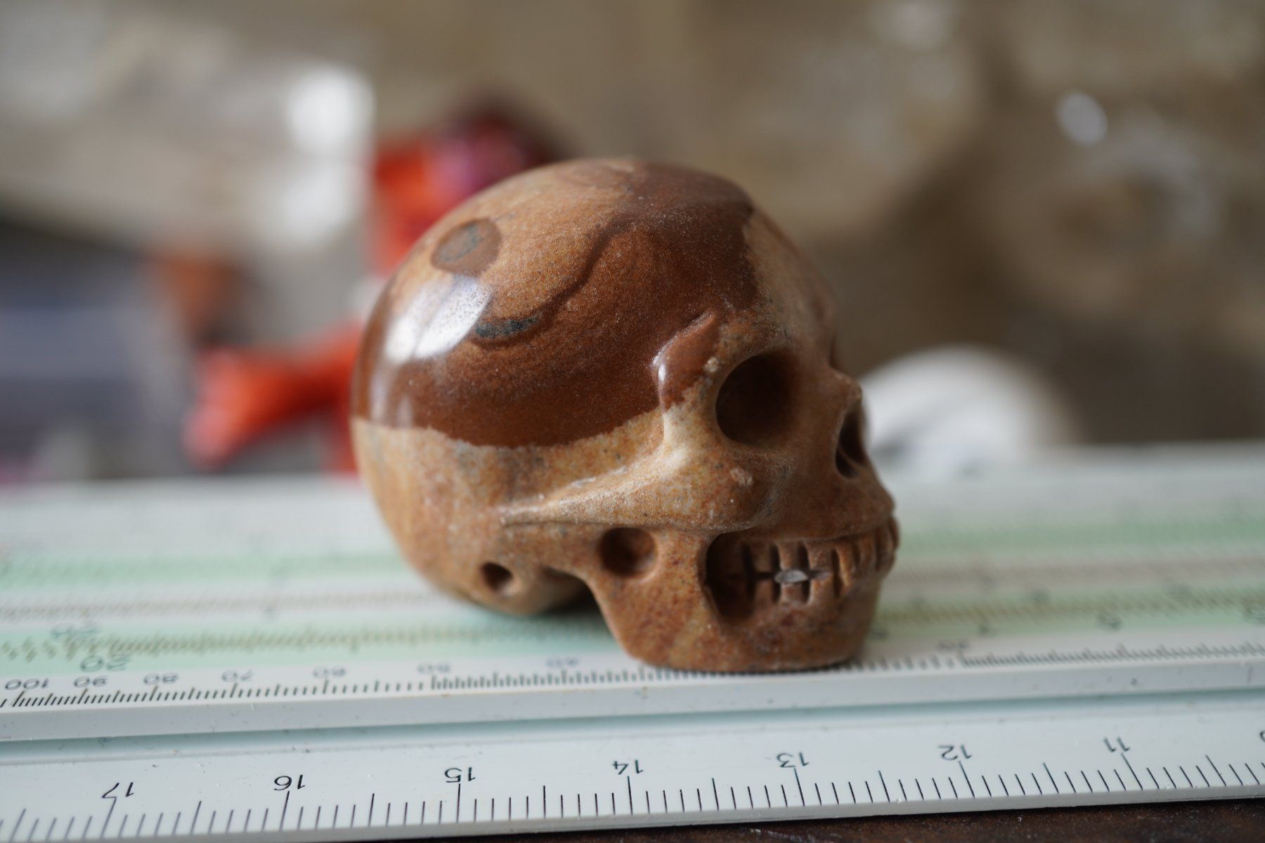 Minerali & Pietre curative: Landschafs Jaspis  Matrix  Skull  Detailliert     "Topstone" – Nuovo e nell'imballaggio originale da Eschenbach SG venduto da topstone