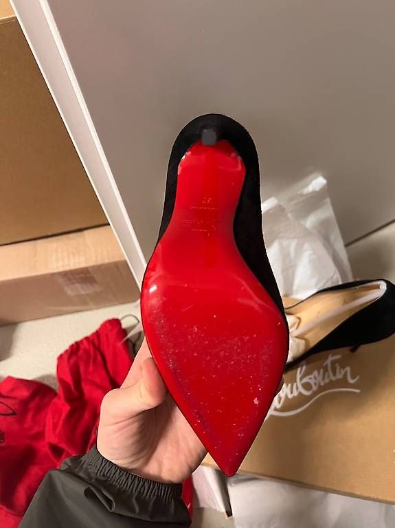 Scarpe da donna: Louboutin black suede pumps  – Usato da Ittigen venduto da san_9pr8 2