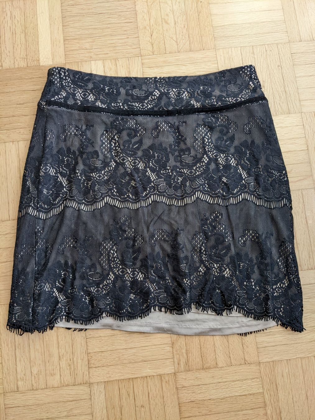 Comma Gonne: COMMA, Spitzenrock schwarz beige S – Usato da Lengnau AG venduto da Nathi88 1