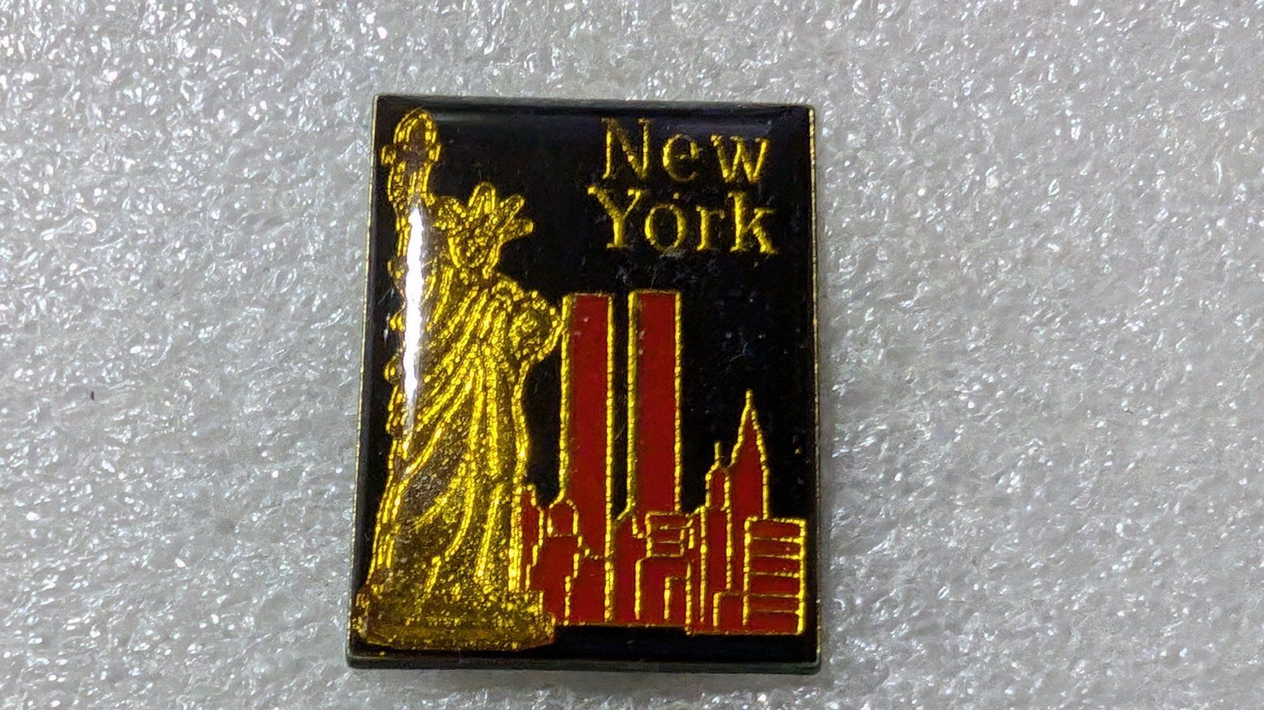 Placchette & Badge: Ansteckpin 140: New York – Usato da Oppligen venduto da Pin-Fall-Shop