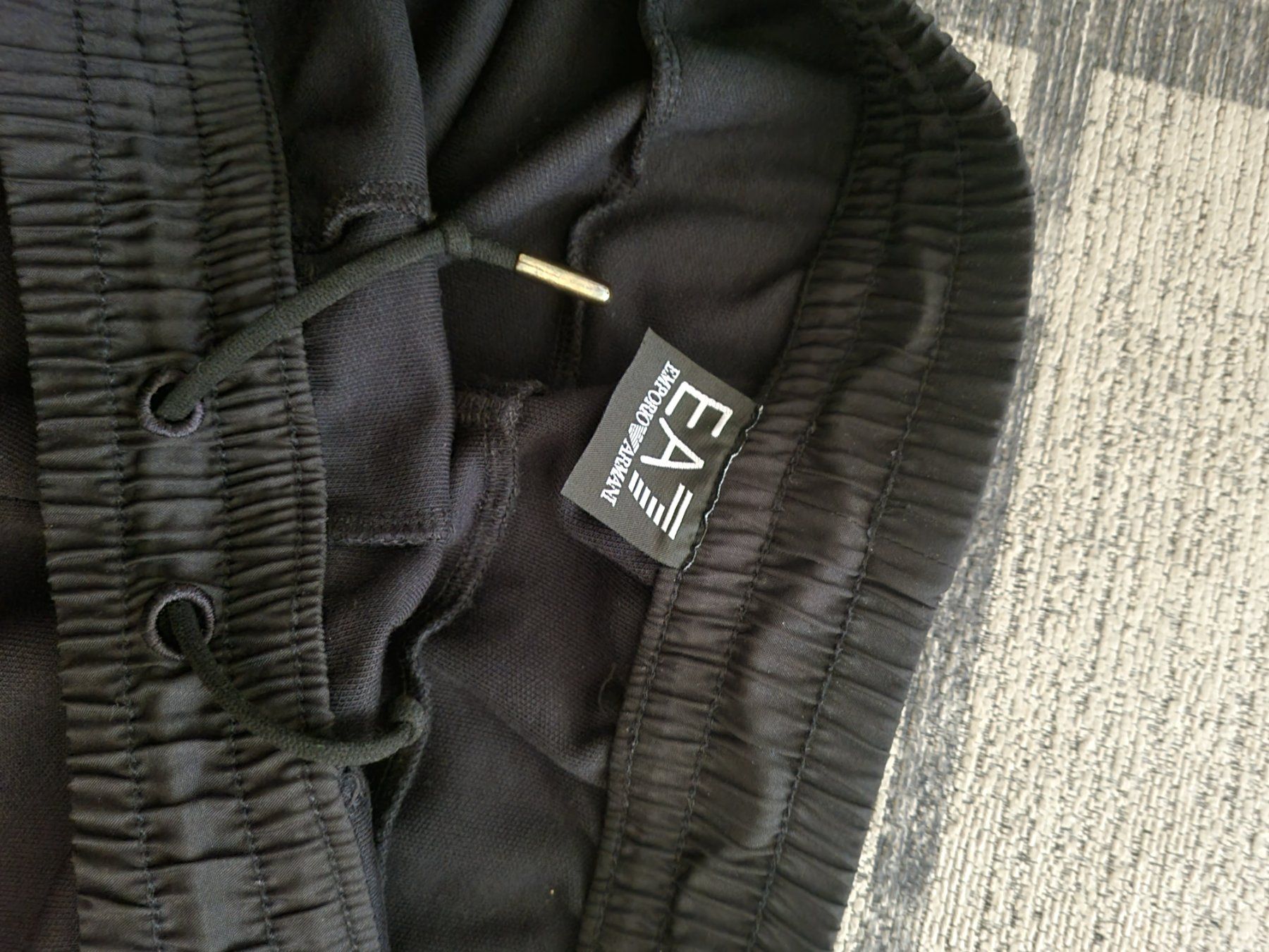 Armani Pantaloni: Emporio Armani Jogginghose – Usato da Dottikon venduto da damianolucia98 2