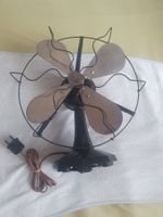 alter Tischventilator mit Metallflügeln