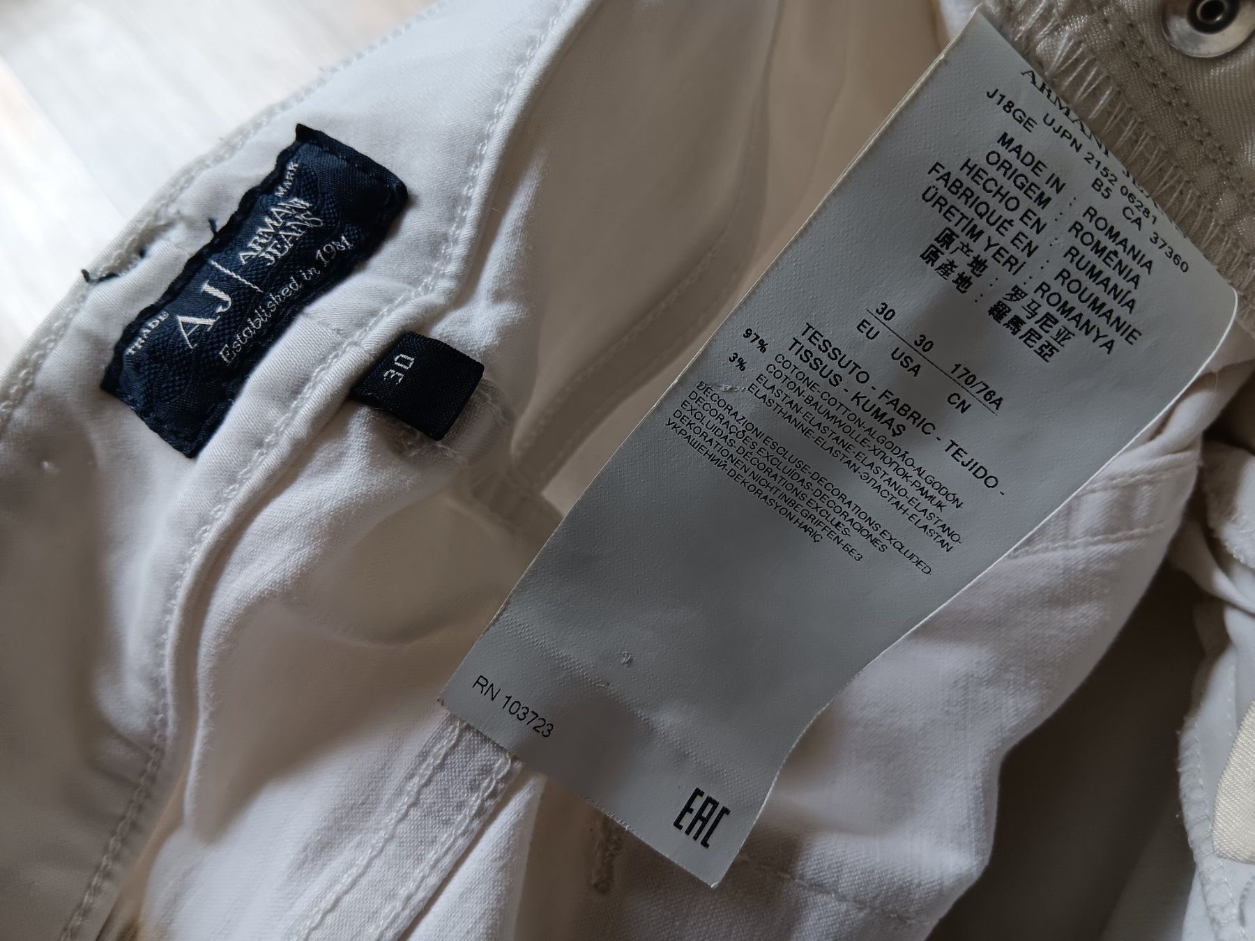 Armani Jeans: AJ ARMANI JEANS Jeans taille / Grosse 30 – Usato da Cossonay-ville venduto da Super-Price-Quality 9