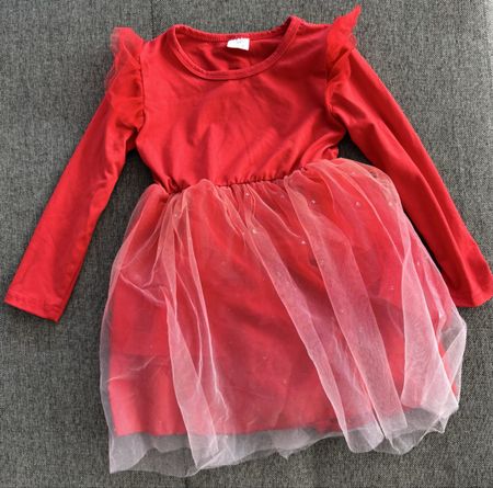 Rotes Kleid mit Tüll, Grösse 98, mit Löchli
