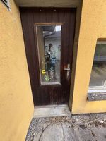 Anschlagstüre mit Glaseinsatz