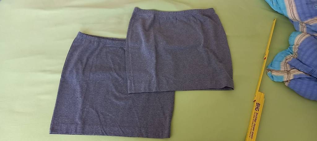 Lots de vêtements: 2 Röcke Jersey Gr 36 – D'occasion à Zürich par Philly76