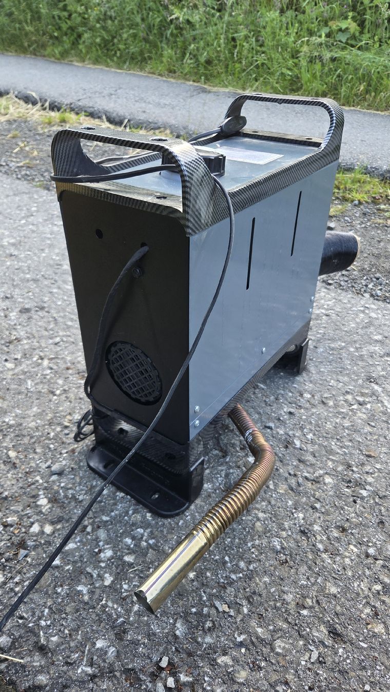 Radiatori: Standheizung Diesel (230V oder 12V) 5-8kw – Usato da Gersau venduto da schweizertradition 1