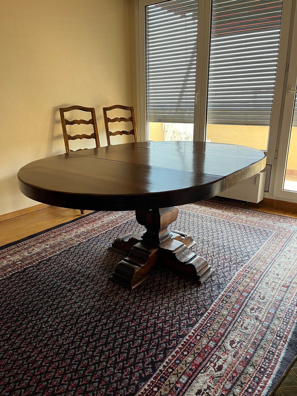 Tavoli: Table ronde / ovale en noyer massif – Usato da Romanel-s-Lausanne venduto da Galveston 3