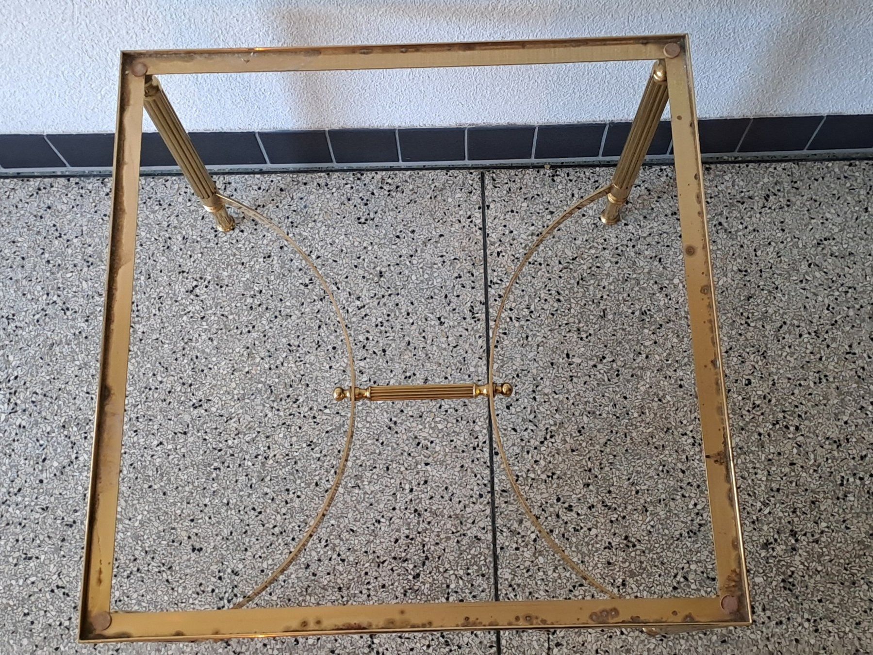 Tische: Salontischli mit Rauchglass - GOLD - – Gebraucht aus Münsingen von Rocking 1