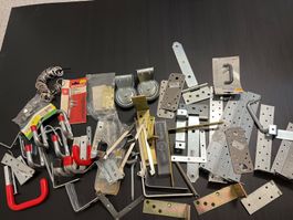 Grosses Konvolut Beschläge, Winkel, Klemmen, Rollen & Montag
