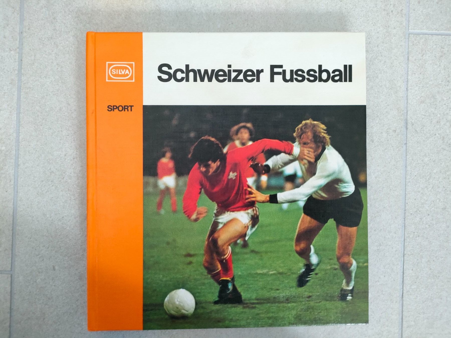 Libri: FC Basel Poster und ein Buch – Usato da Aarburg venduto da Frys 8