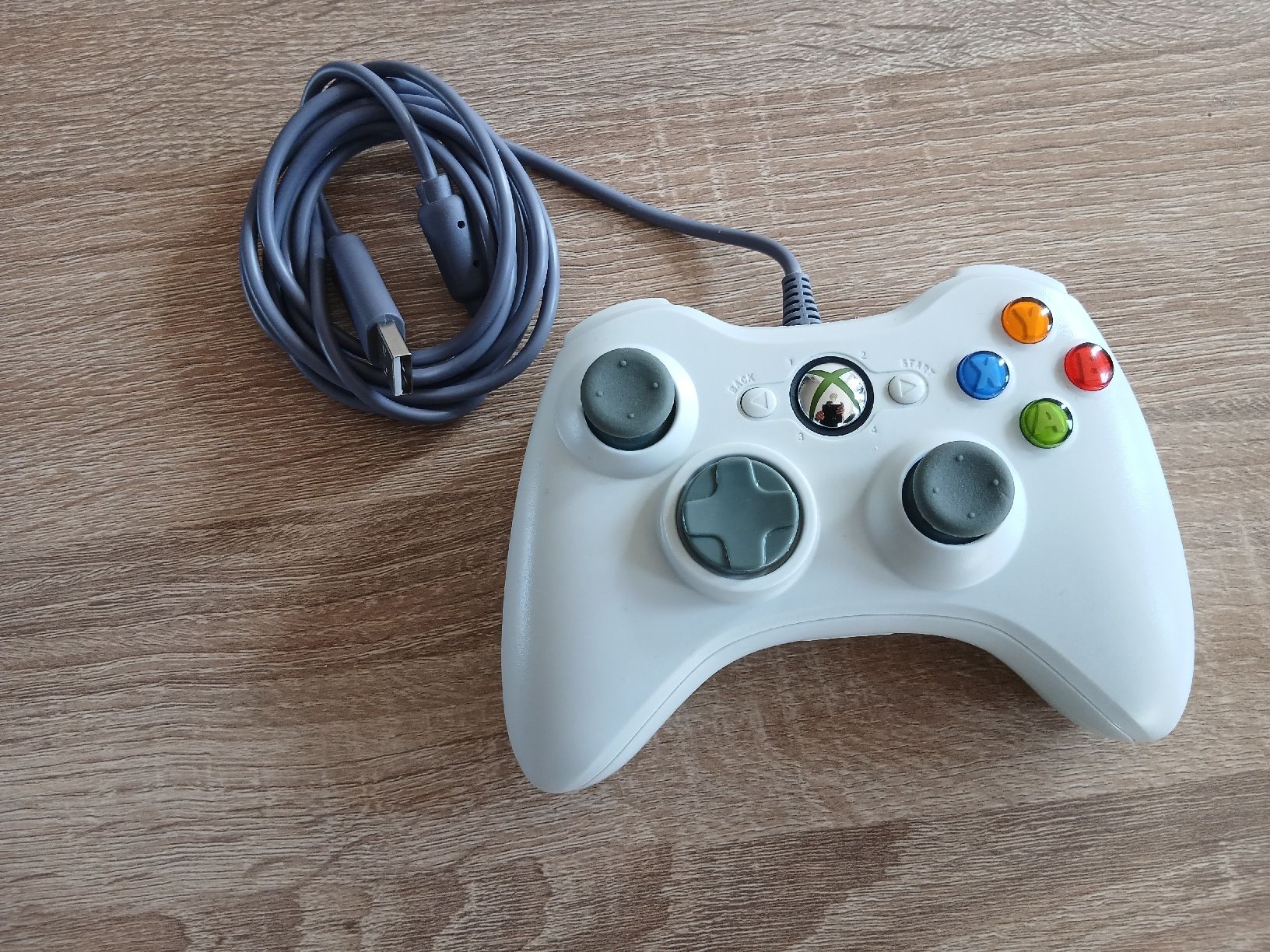 Microsoft Manettes: Xbox 360 Controller weiss Neuwertiger Zustand – Neuf (Voir description) à Othmarsingen par Studio15