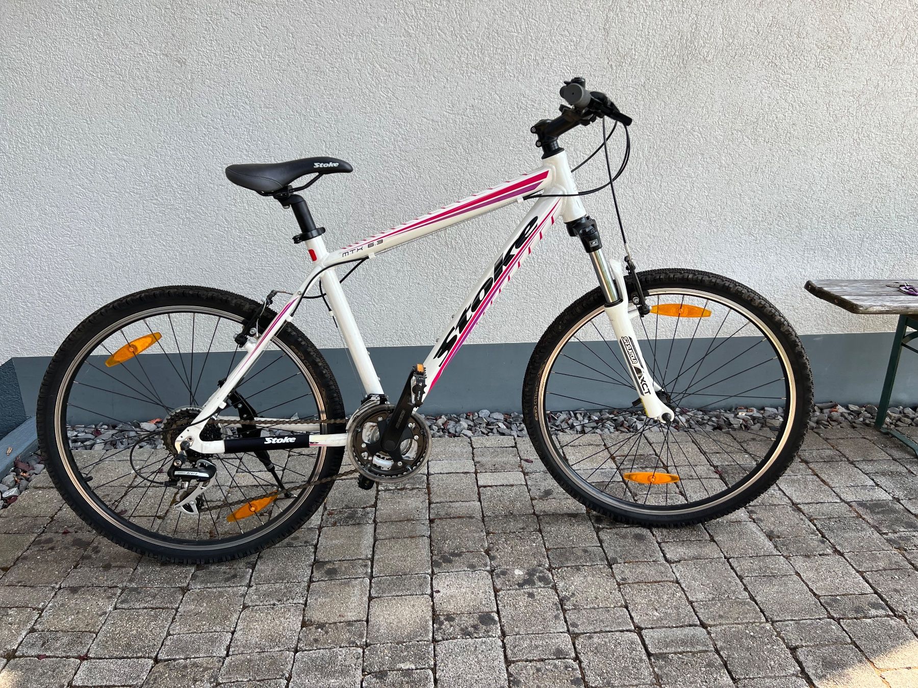 Stoke Biciclette: Mädchenvelo Stoke weiss pink 26" – Usato da Brent venduto da jen_8nl9