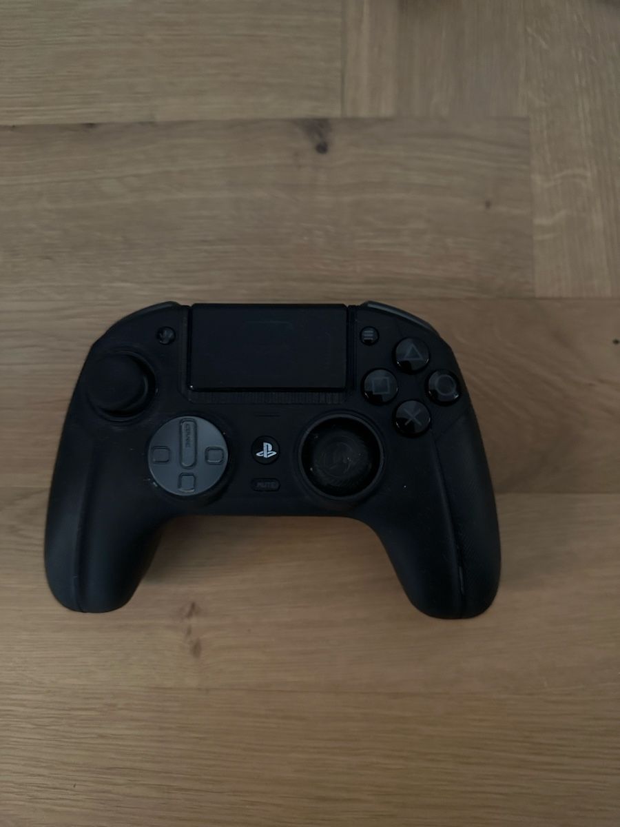 Sony Console: Playstation 5 inkl Standart Controller + Nacon ProController – Usato da Zürich venduto da Djloris1 2