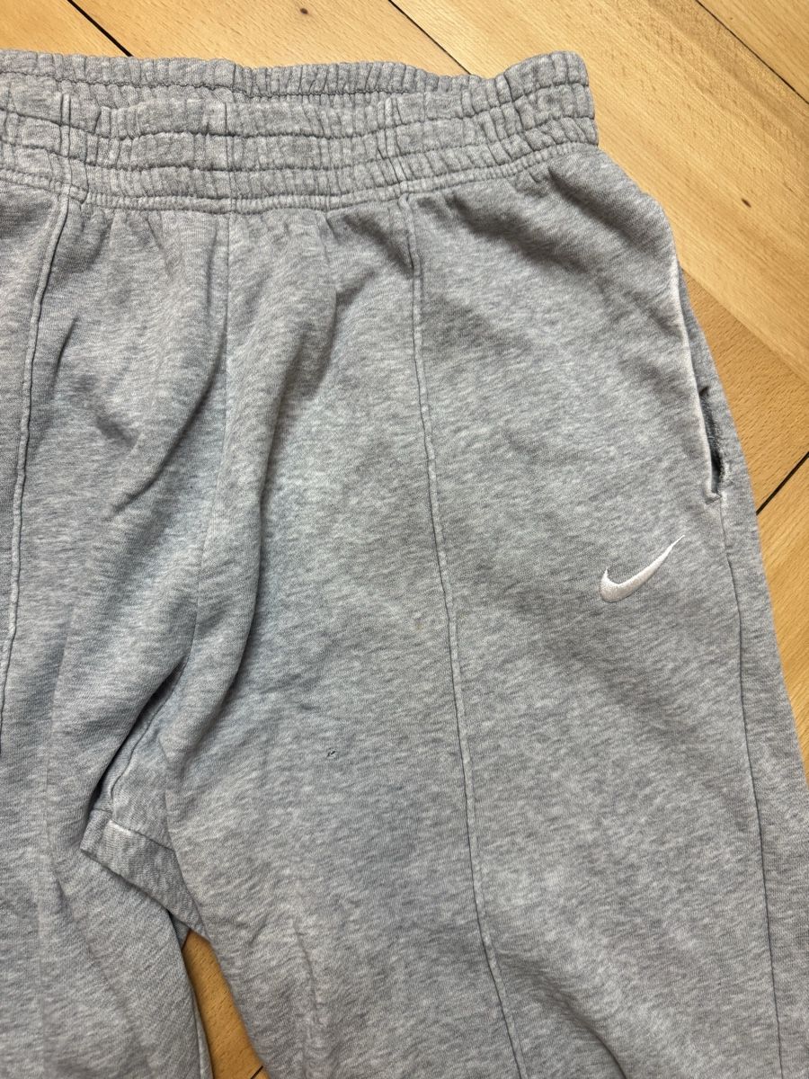 Nike Pantaloni: Nike Trainingshose grau – Usato da Bern venduto da Mancini 3