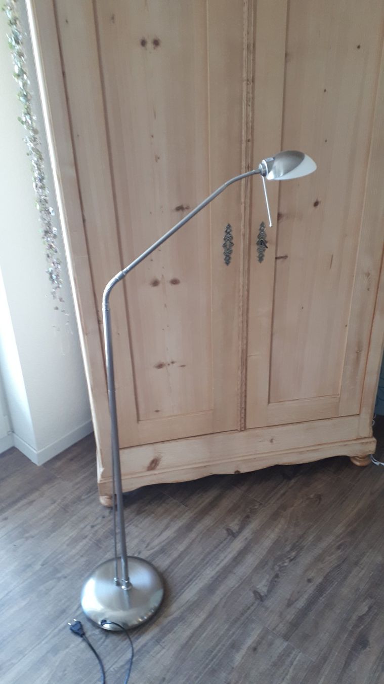 Lampade: Lese-Stehleuchte – Usato da Belp venduto da mmu_bxq8