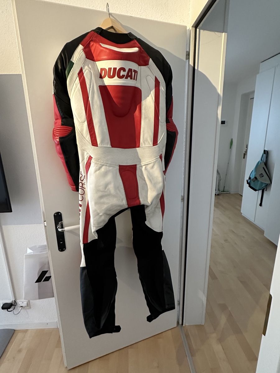 Dainese Anzüge, Sport- & Funktionsanzüge: Ducati Lederkombi – Gebraucht aus Belp von Daback 1