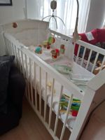 Babybett mit Matratze + GRATIS Kinderkleiderschrank