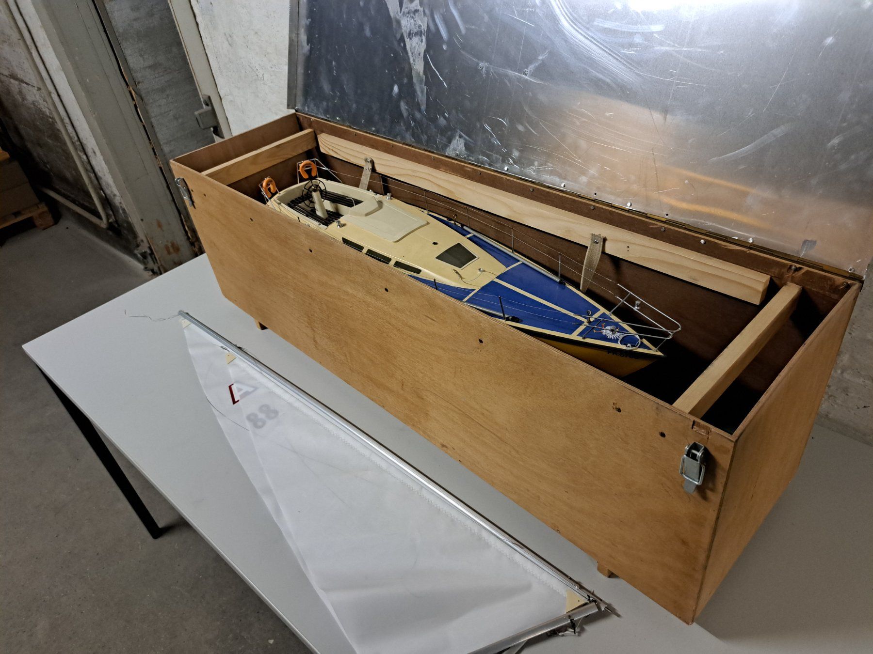 Kit di modellismo & Modellini statici: Modellboot Segelschiff RC Schiffsmodell in Transportbox – Usato da Belp venduto da deal-now 7