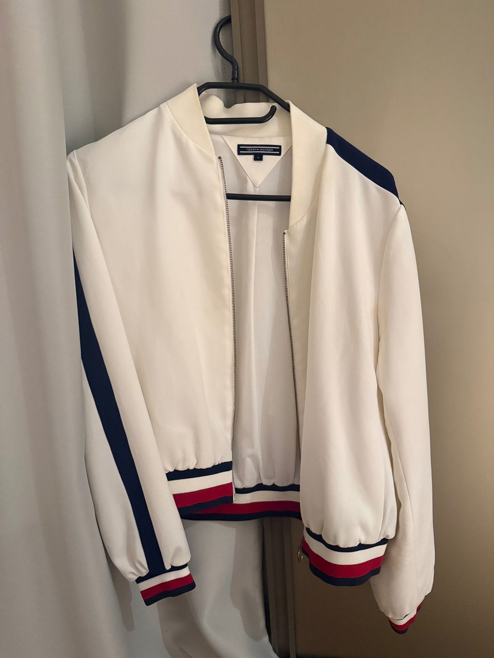 Jacken: Veste / bomber Tommy Hilfiger – Gebraucht aus Vandoeuvres von iga_zzg6