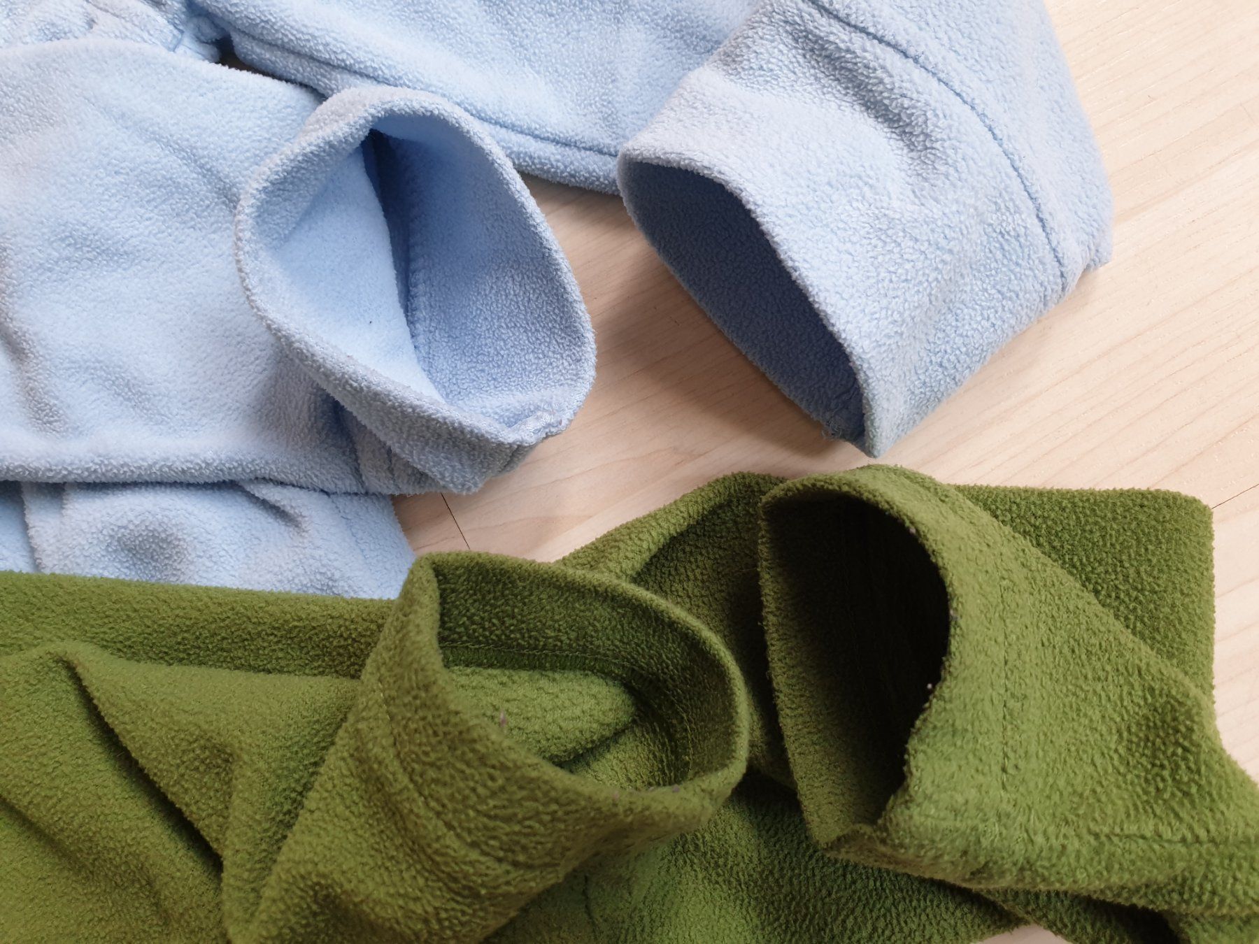 Lotti & Set di vestiti: Faserpelz Pullover und Jacke, 110 und 1166 – Usato da Schönengrund venduto da lia_t65g 5