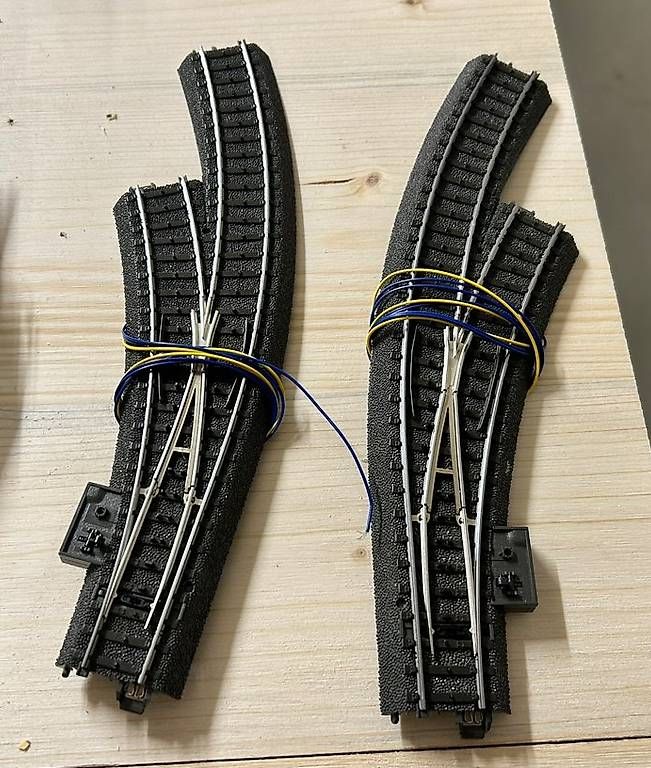 Modellini di ferrovie: Märklin Bogenweiche links/rechts – Usato da Matten b. Interl venduto da geister507