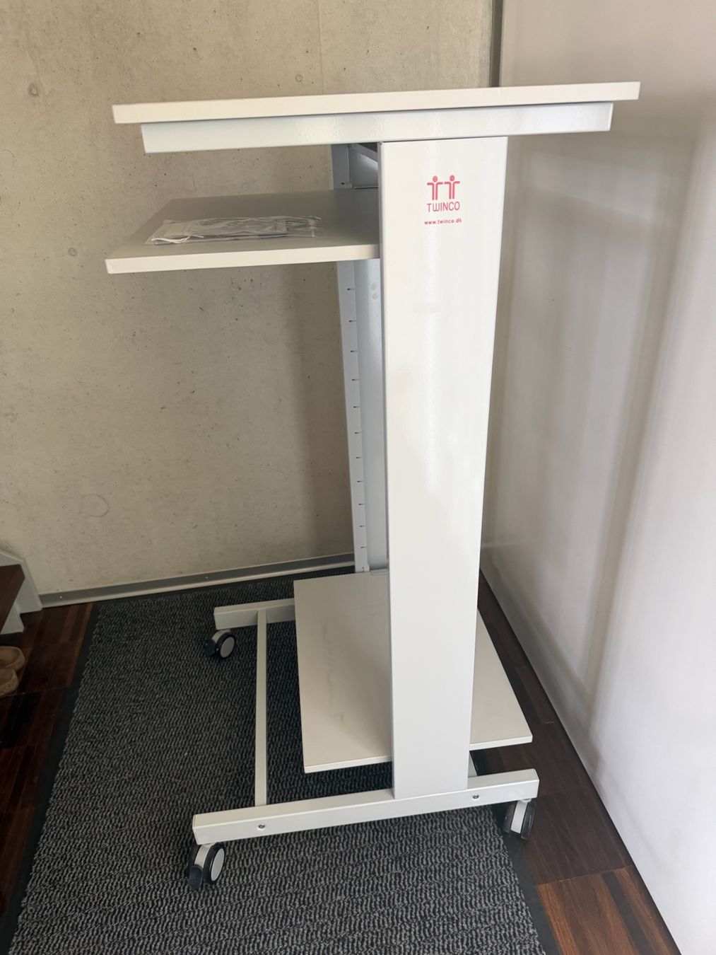PC: Fahrbare Computer& Drucker Workstation – Usato da Winterthur venduto da Baja-Timbo 1