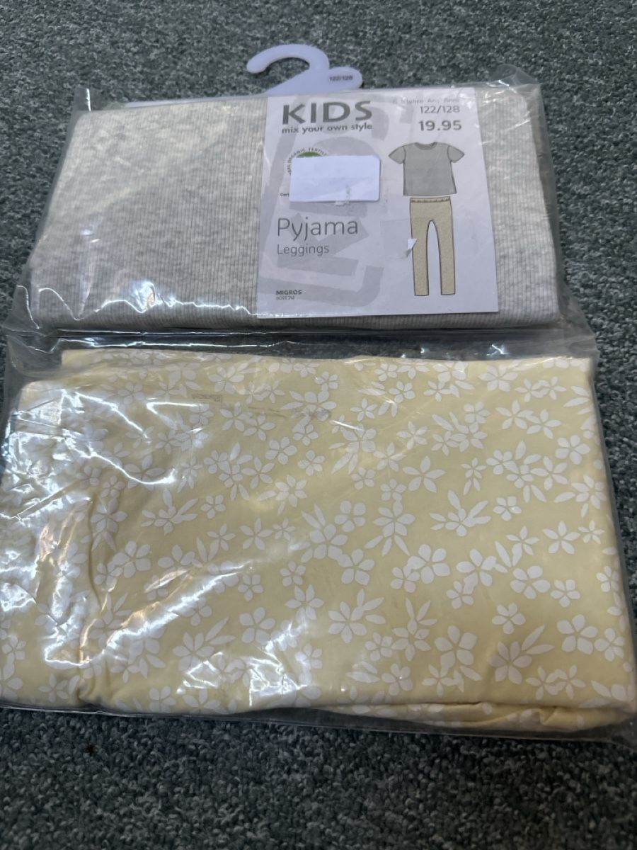 Migros Pyjamas & Ähnliches: Pyjama neu  – Neu und originalverpackt aus Baltschieder von YmroBe 1