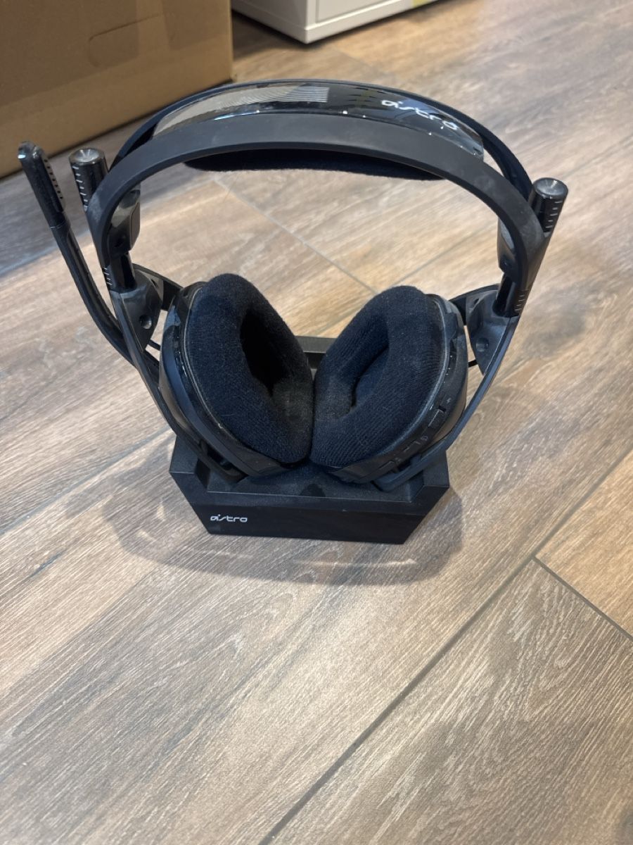 Astro Gaming Kopfhörer: Astro Gaming Headset mit Ladestation ohne Kabel – Gebraucht aus Beinwil am See von noxno