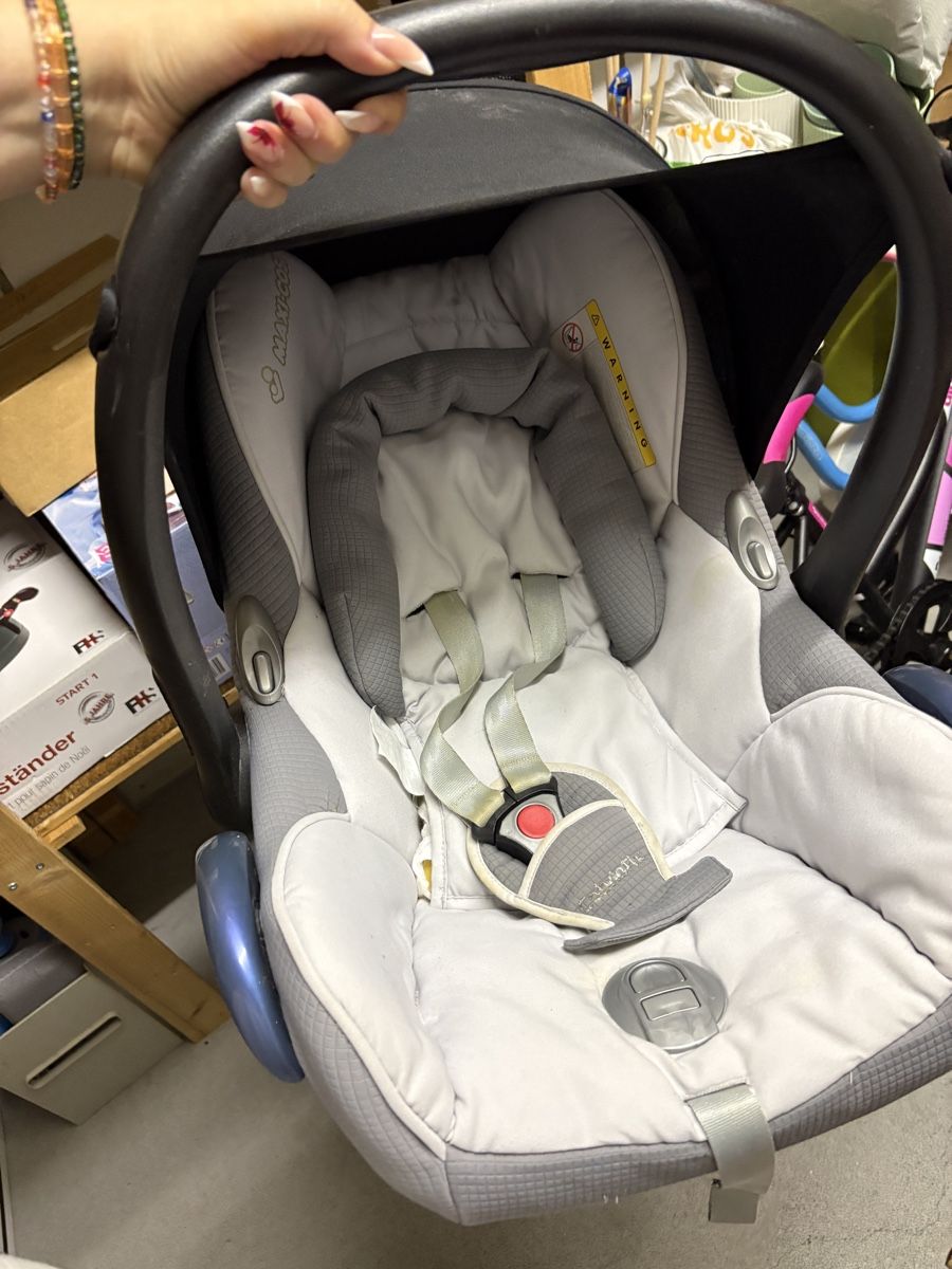 Maxi-Cosi Auto-Kindersitze: Maxi-Cosi mit Easy Base – Gebraucht aus Steffisburg von elsa.catalina