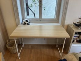 Ikea Schreibtisch Holzoptik weisse Beine guter Zustand