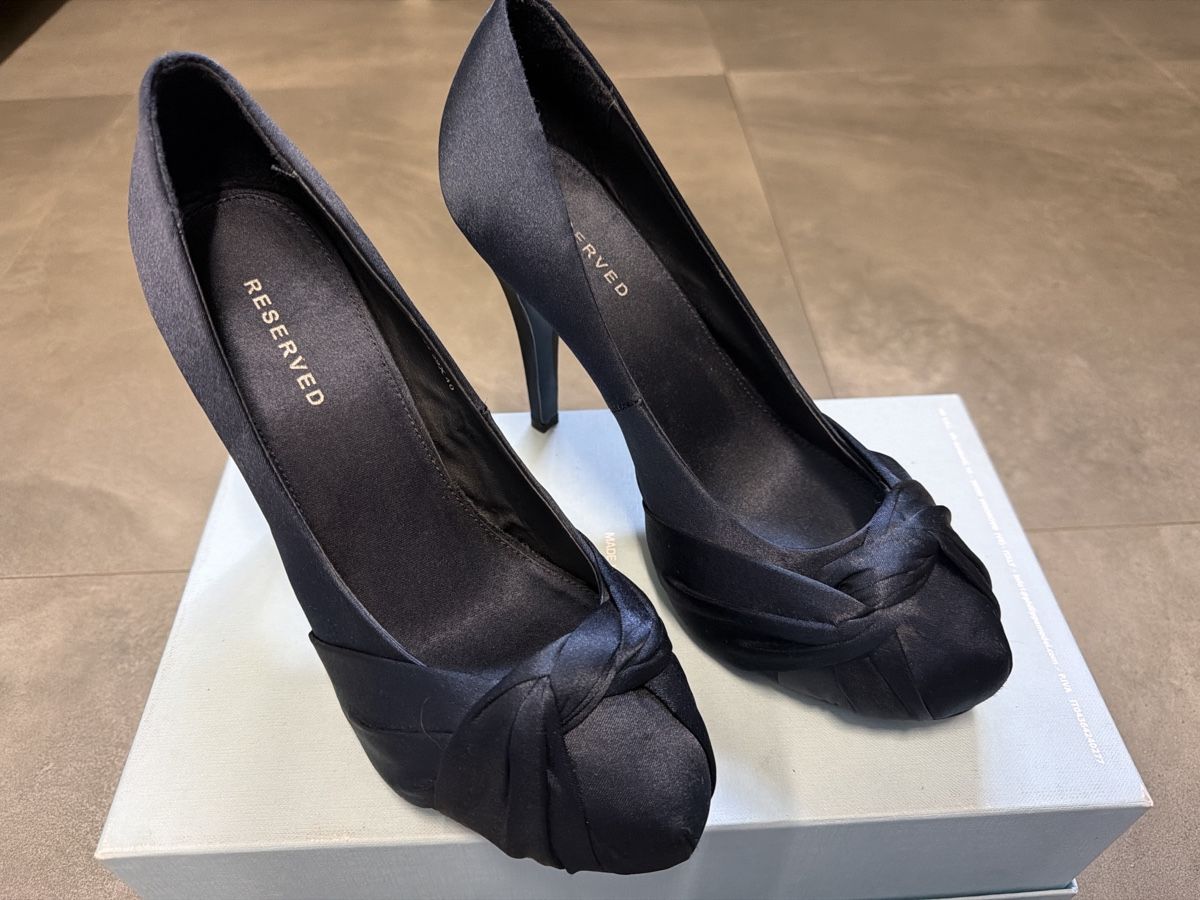 Scarpe da donna: Pumps satin 39 – Nuovo (secondo la descrizione) da Däniken SO venduto da NBdesign