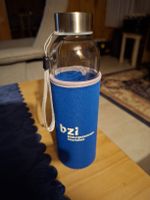 Trinkflasche aus Glas mit BZI Interlaken Hülle, neuwertig