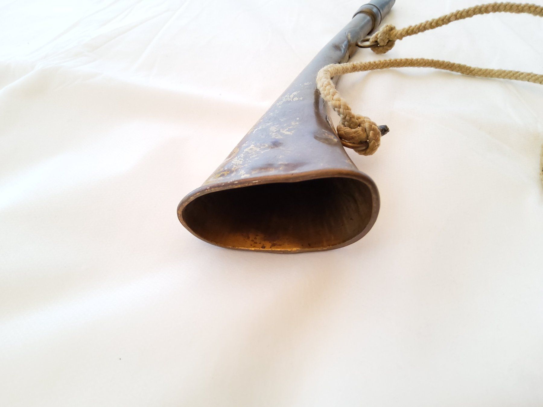Tutti gli attrezzi: Antique cor de chasse avec cordelette  – Usato da Malleray venduto da Broc-Mo 8