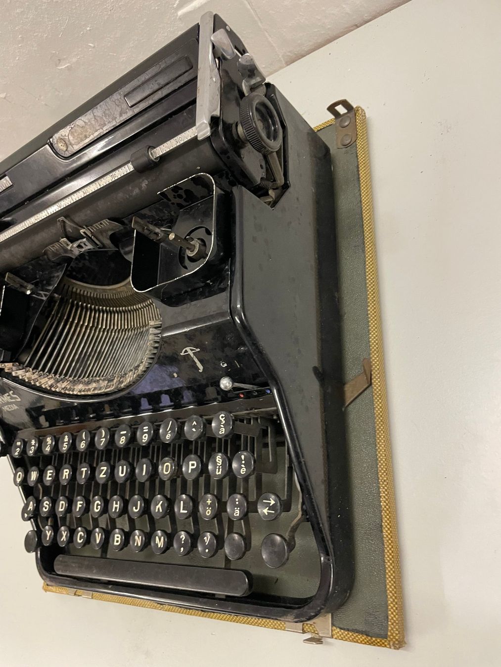 Hermès Macchine da scrivere: ancienne machine a écrire Hermes (2) – Difettoso da La Croix (Lutry) venduto da netrajet 2