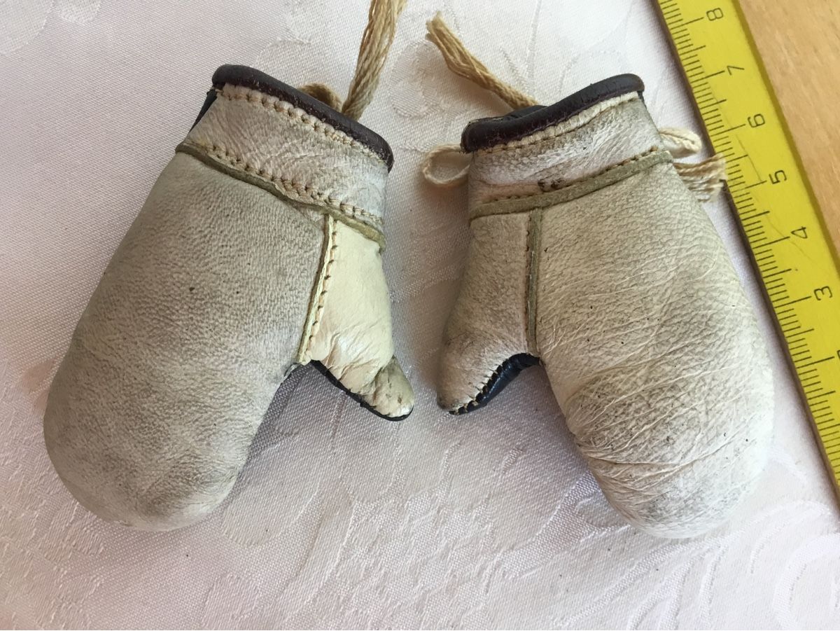 Jouets: Leder Boxhandschuhe Puppengrösse – D'occasion à St. Gallen par chamilla 3