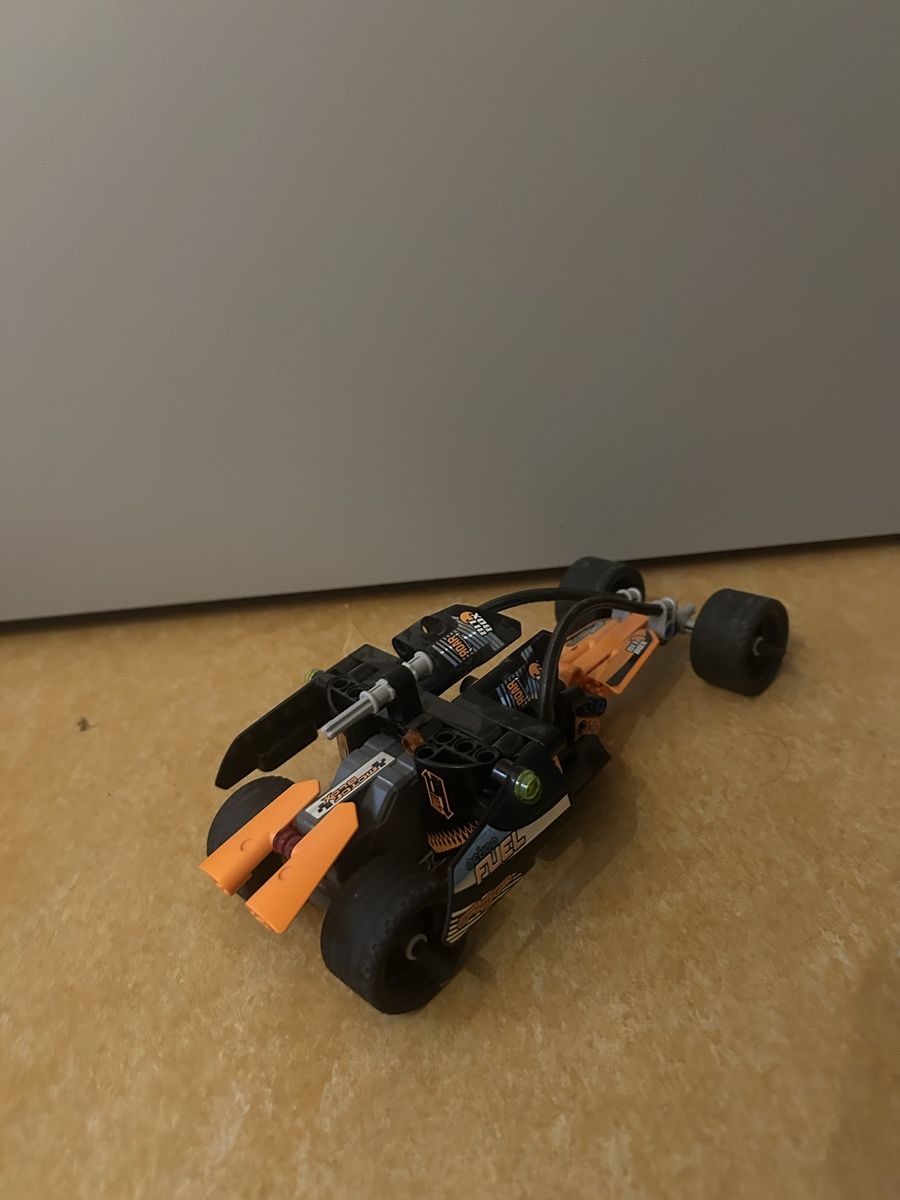 Lego Spielzeuge: Lego Technic Auto – Gebraucht aus Dättlikon von Aurel2000rr9 2