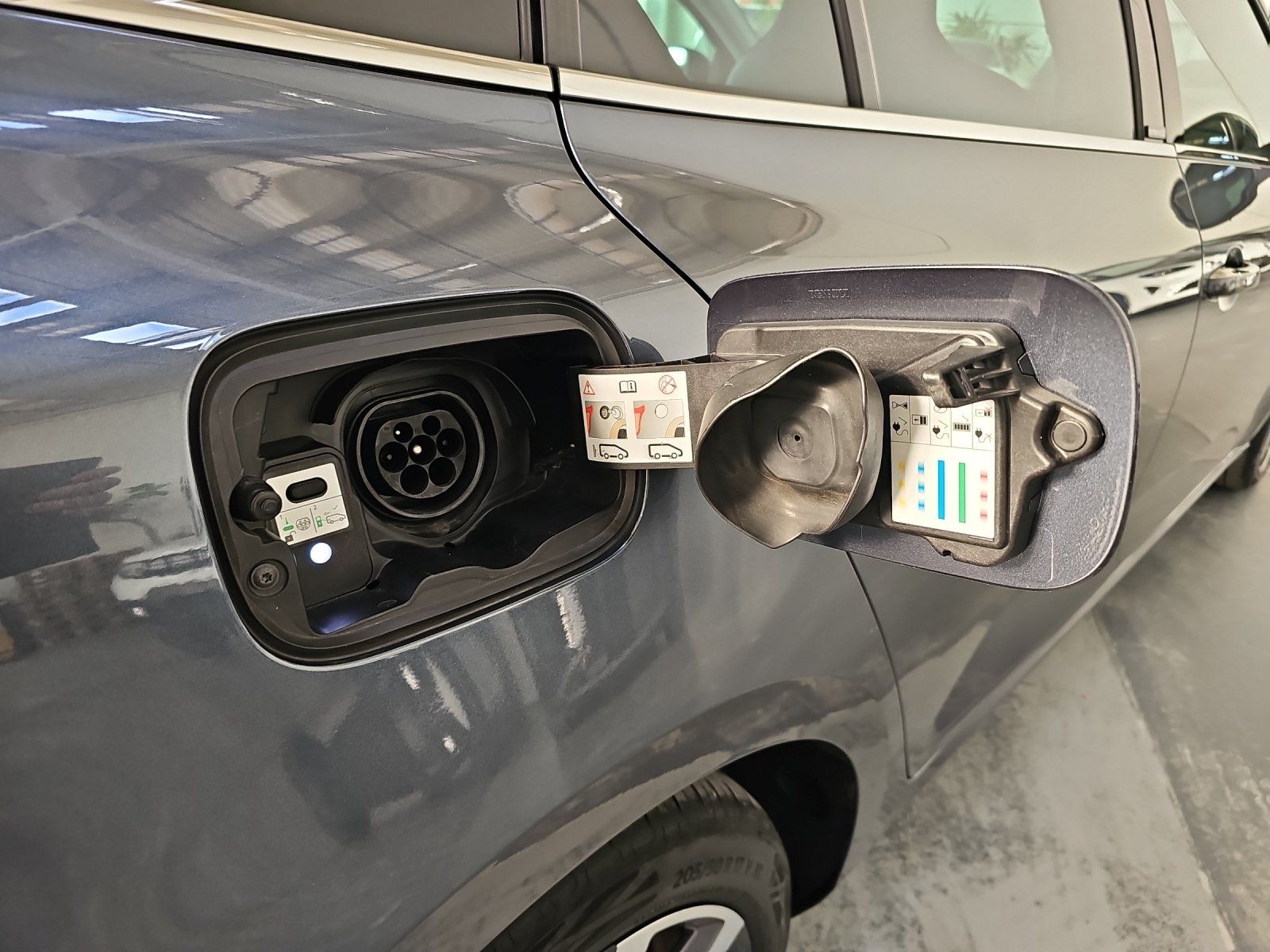 Renault Automobili: RENAULT Mégane Grandtour E-Tech Plug-in 160 R.S. Line – Usato da Conthey venduto da garagedunord 9