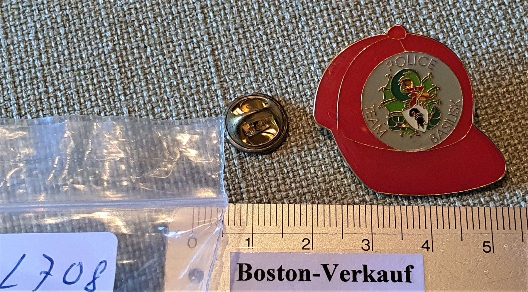 Copricapi, berretti & cappellini: L708 - Pin Basler Polizei Hut / Mütze / Cap – Usato da Reinach BL venduto da Boston-Verkauf 1
