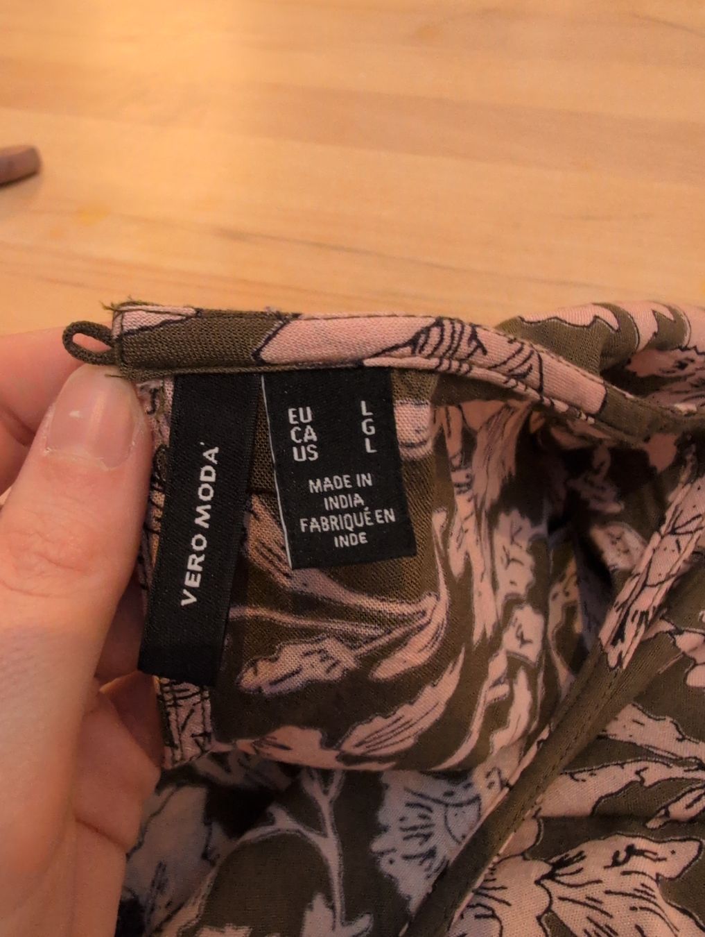 Vero Moda Camicette: Geblümte Bluse von Vero Moda, Grösse L – Usato da Kirchberg BE venduto da lauraflu 2