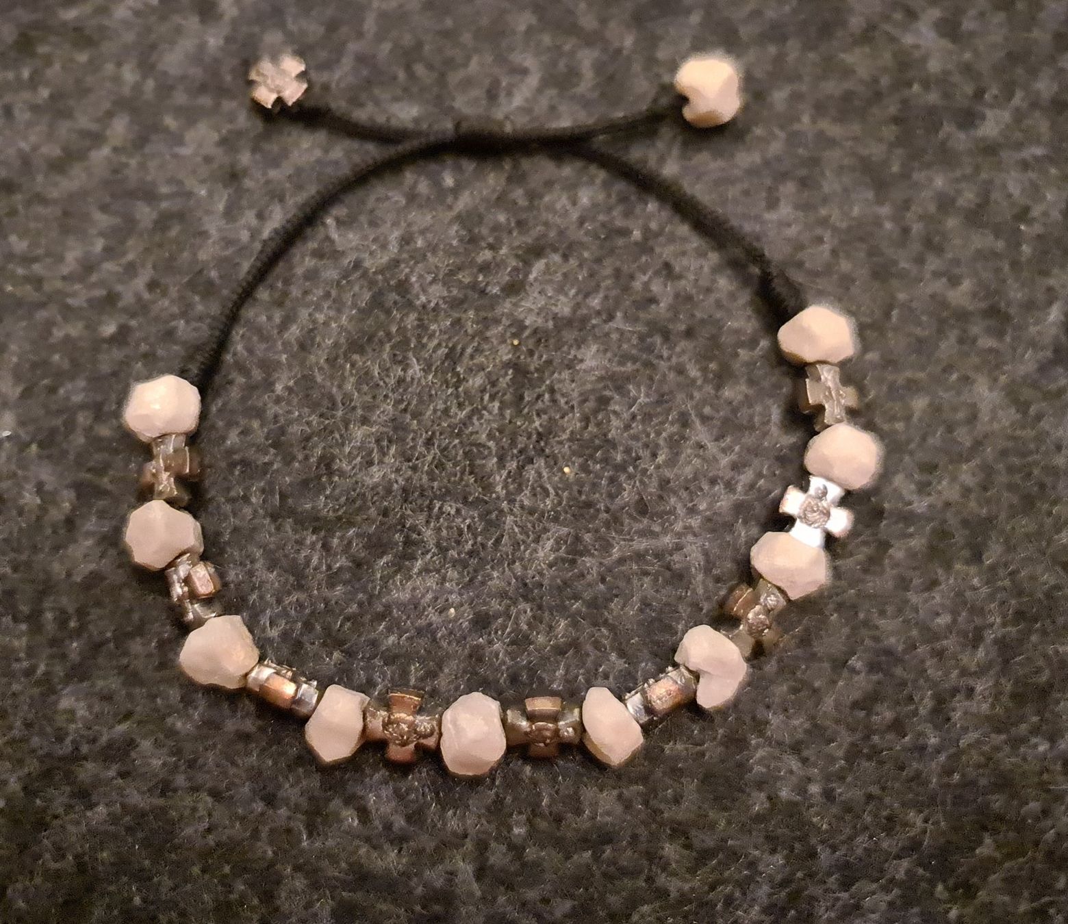Bracciali & Braccialetti: Armband Steine und Kreuze – Usato da Meggen venduto da everydaysale