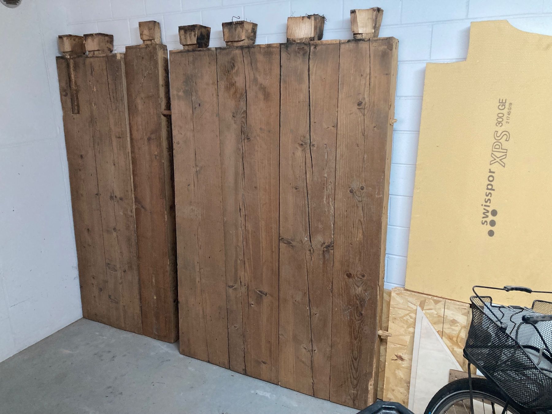 Articoli in legno: Strickwände mit Holzzapfen – Usato da Montlingen venduto da 19mops