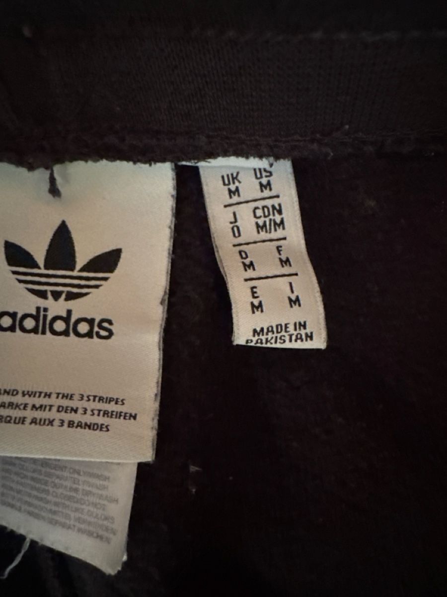 Adidas Costumes, combinaisons de sport et fonctionnelles: Adidas Trainer schwarz Gr.M  – D'occasion à Mauren par ducducturi 3