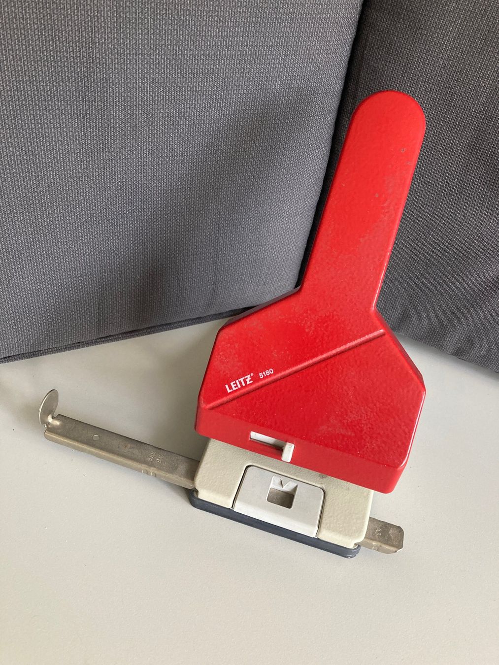 Leitz Tutti gli attrezzi: LEITZ-Locher schwer bis 6mm – Nuovo (secondo la descrizione) da Stäfa venduto da ARCHITEKTUR-liqui 1