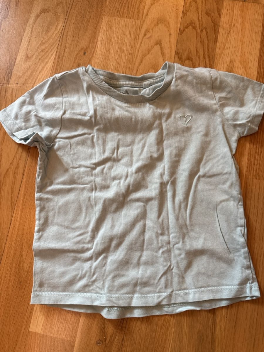 Camicie, T-shirt & Polo: 3er Set T-Shirts Grösse 98 Mädchen – Usato da Ottikon venduto da Domito 3