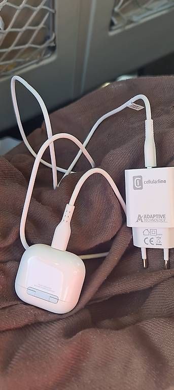 Caricabatterie: Cellular Line Adapter inkl. Kopfhörer Ladestation – Nuovo e nell'imballaggio originale da Reinach BL venduto da mar_5yyy