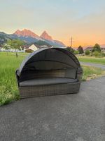 Tagesbett Polyrattan mit Sonnendach grau Guter Zustand