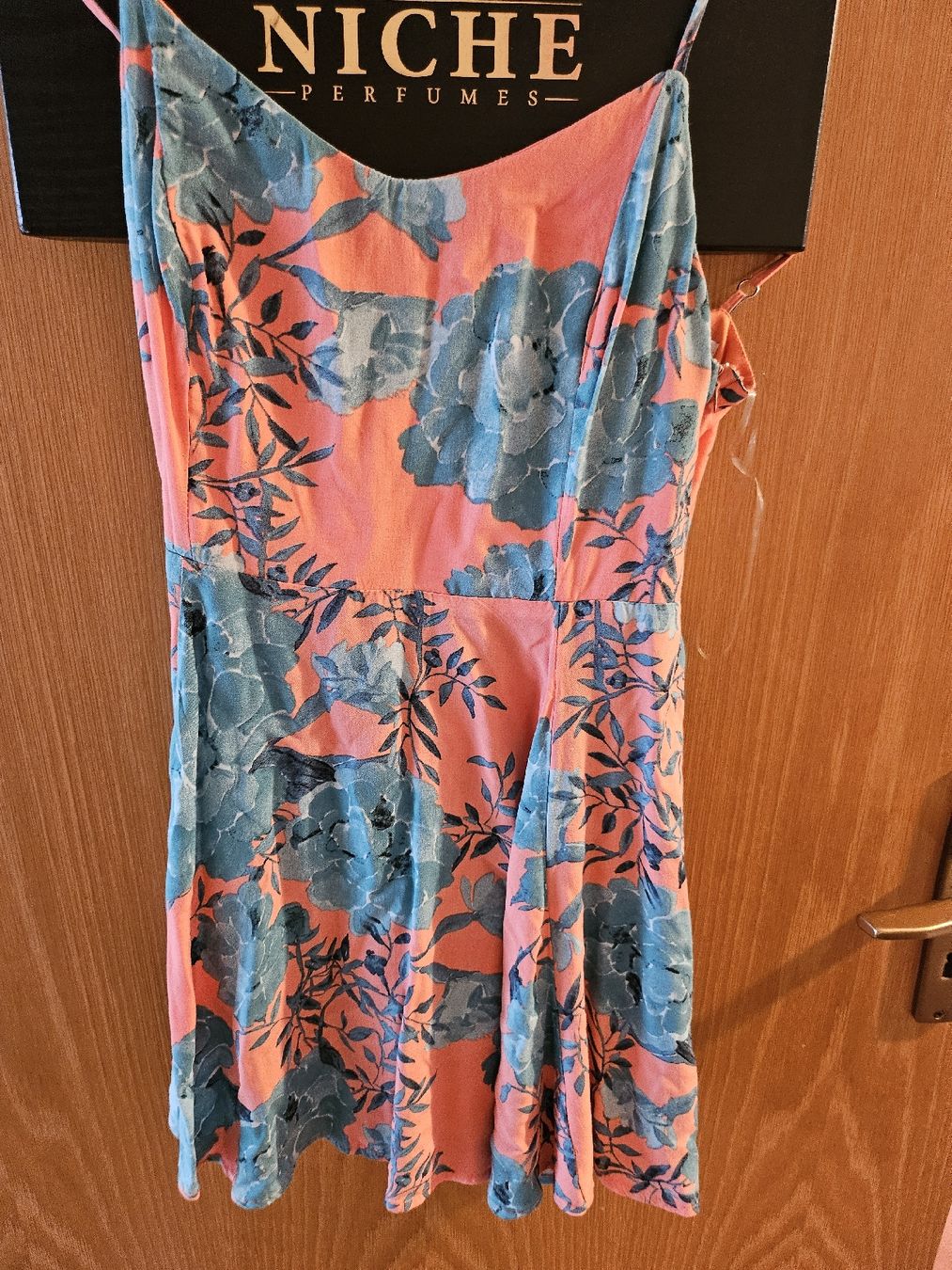 Lotti di vestiti: diverse Kleider, hosen, pullis, corset, tops – Usato da Bätterkinden venduto da trinidad103 7