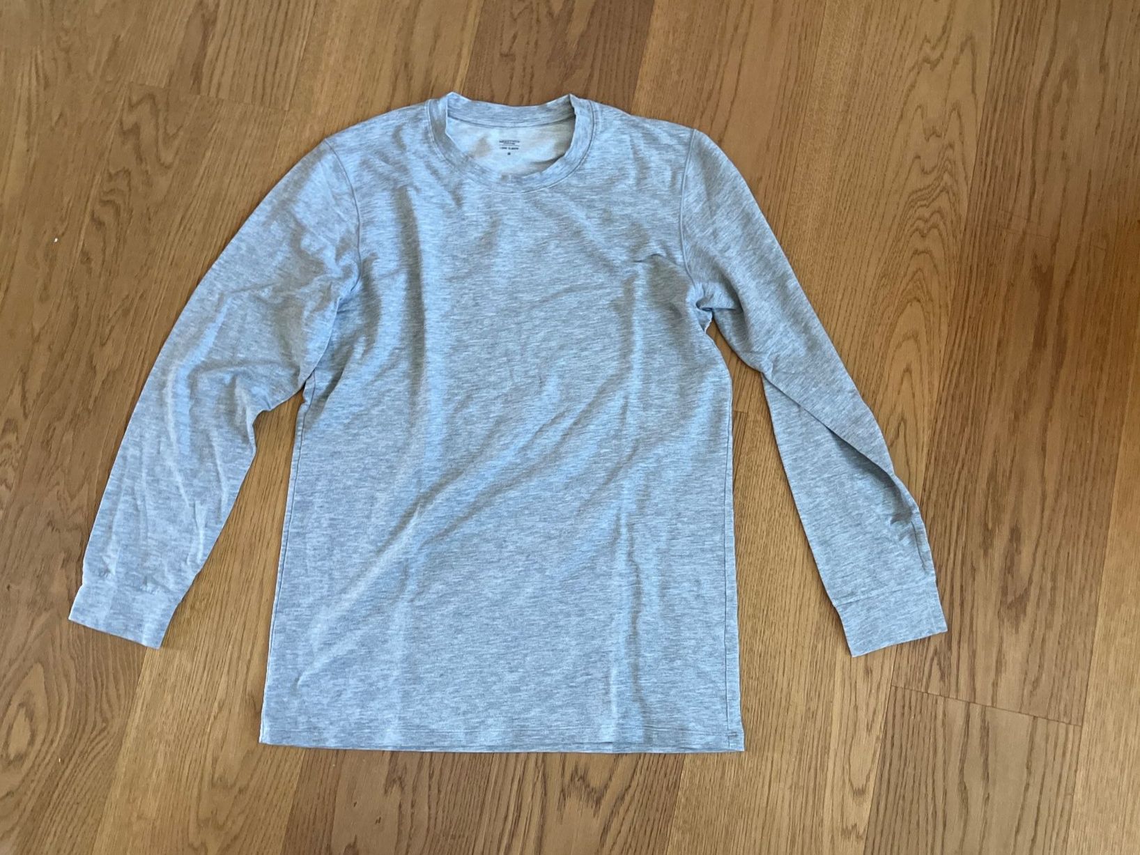 T-Shirts: Langarmshirt grau Grösse M gebraucht – Gebraucht aus Unterägeri von Bettsofa123