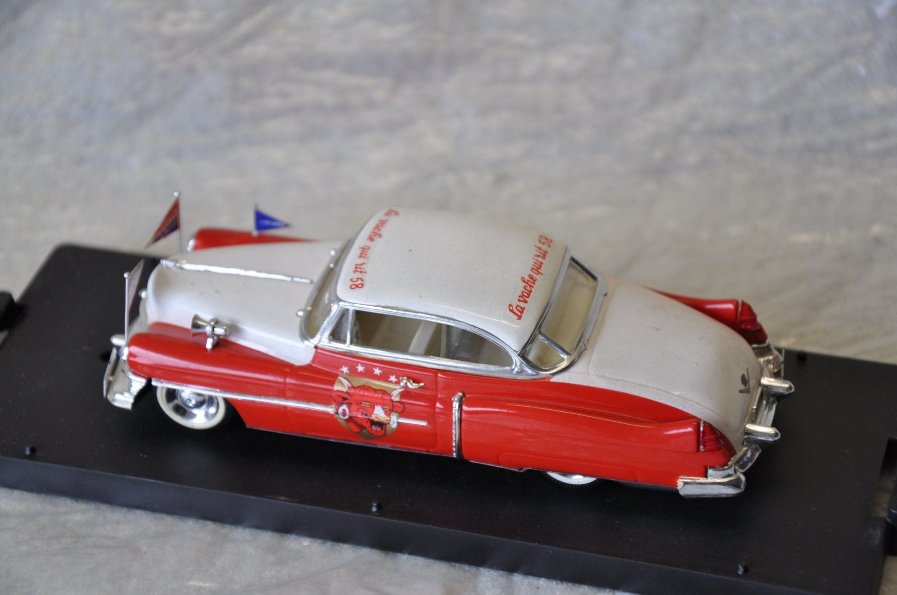 Vitesse Modellini d'auto: Cadillac Eldorado La Vache Qui  Rit – Nuovo e nell'imballaggio originale da Ebnat-Kappel venduto da Aallerlei 4